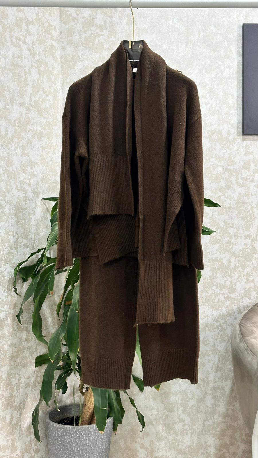 بدلة نسائي اسكارف