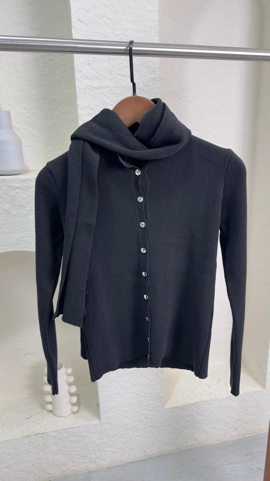 بلوزة نسائي مع اسكارف