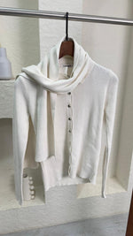 بلوزة نسائي مع اسكارف