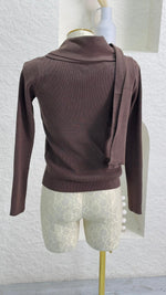 بلوزة نسائي مع اسكارف