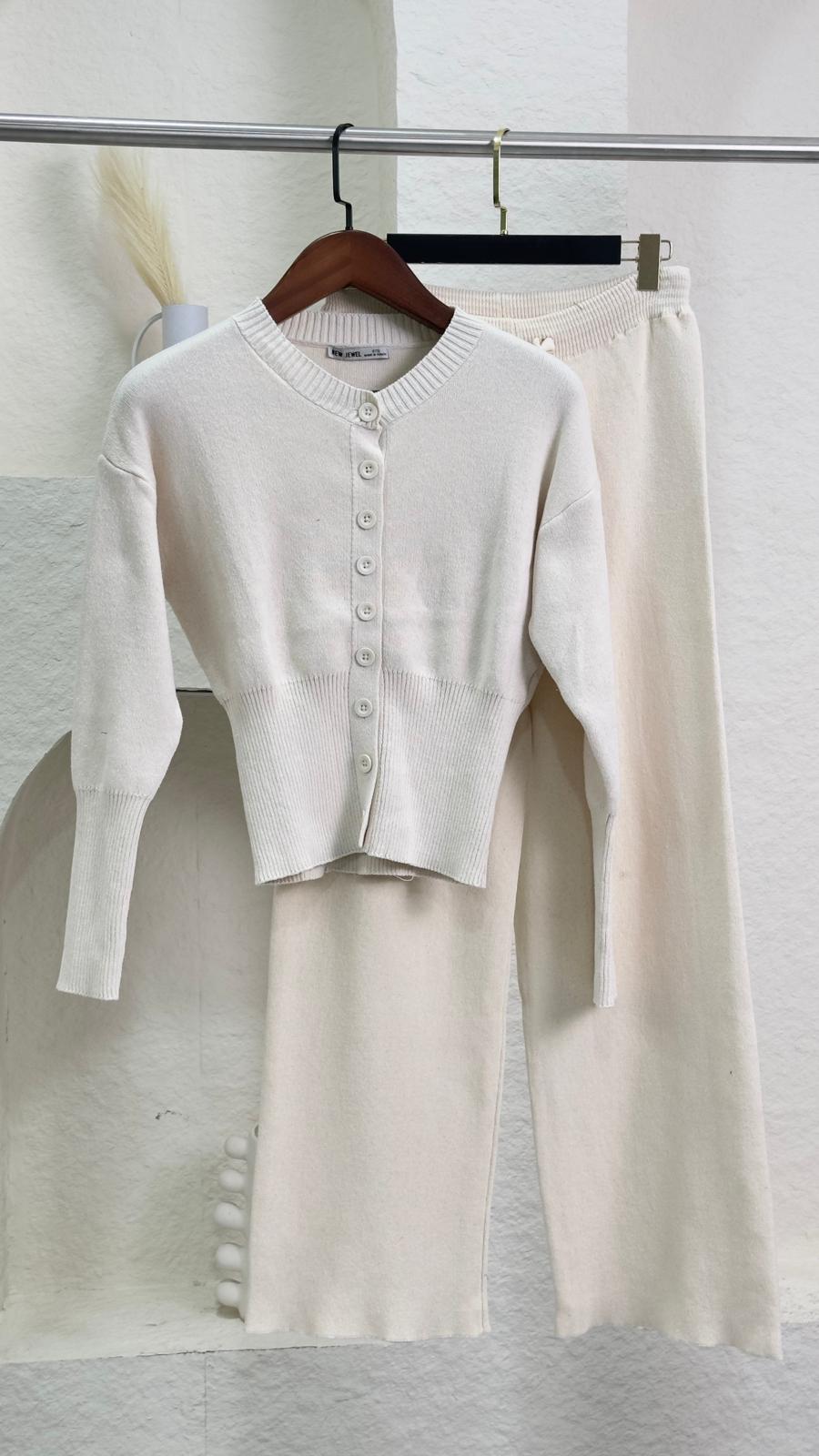 بدلة نسائي ازرار