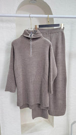 بدلة نسائي غولة سحاب