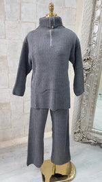 بدلة نسائي غولة سحاب