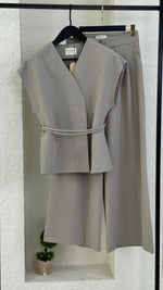 بدلة نسائي من غير اكمام