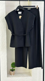 بدلة نسائي من غير اكمام