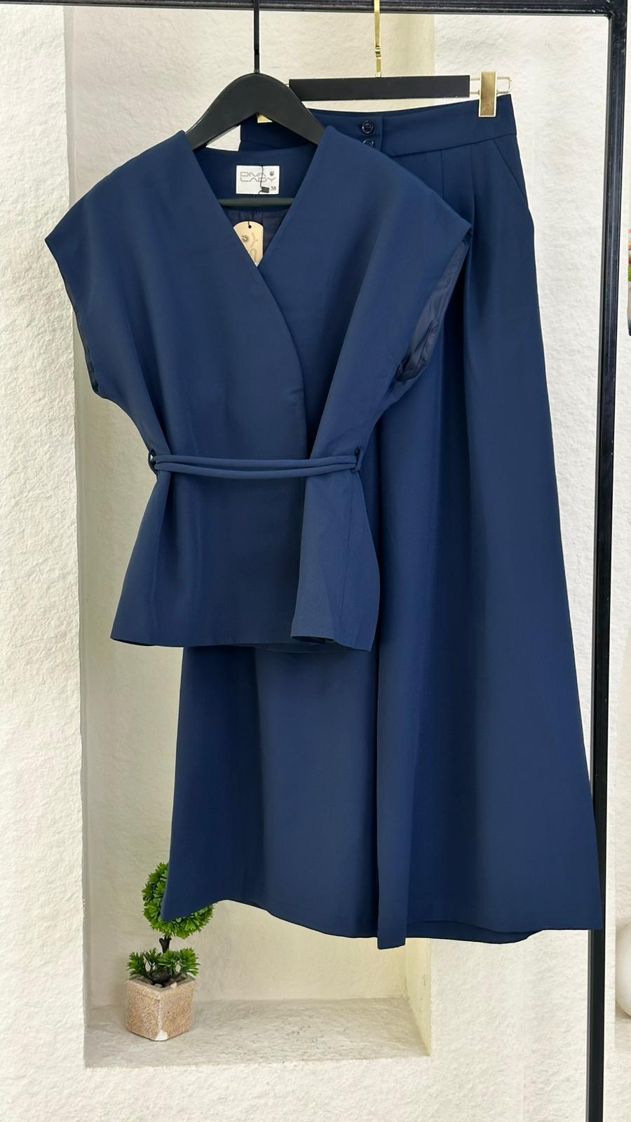 بدلة نسائي من غير اكمام