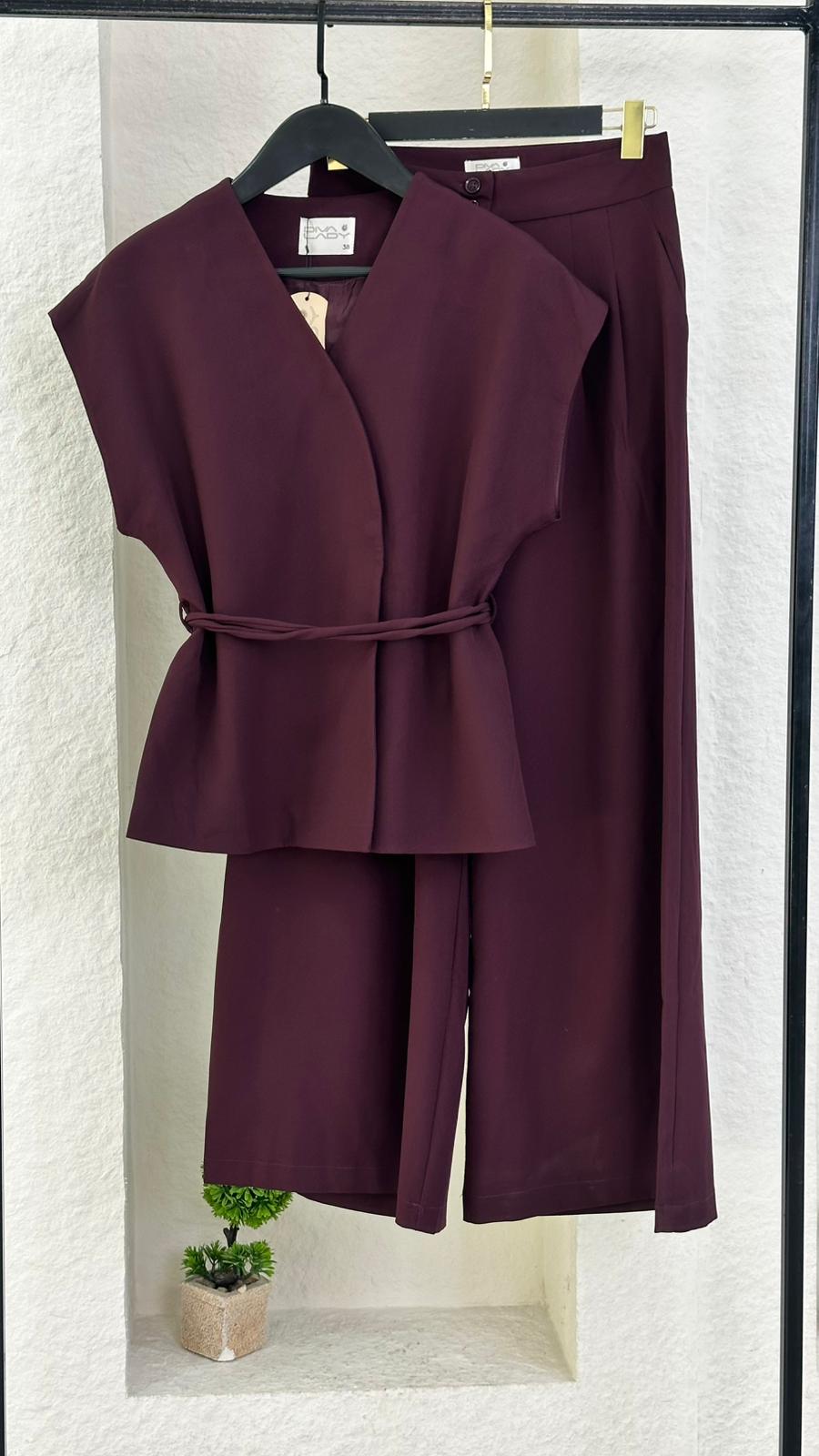 بدلة نسائي من غير اكمام