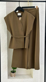 بدلة نسائي من غير اكمام