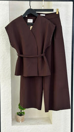 بدلة نسائي من غير اكمام