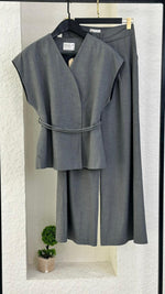 بدلة نسائي من غير اكمام