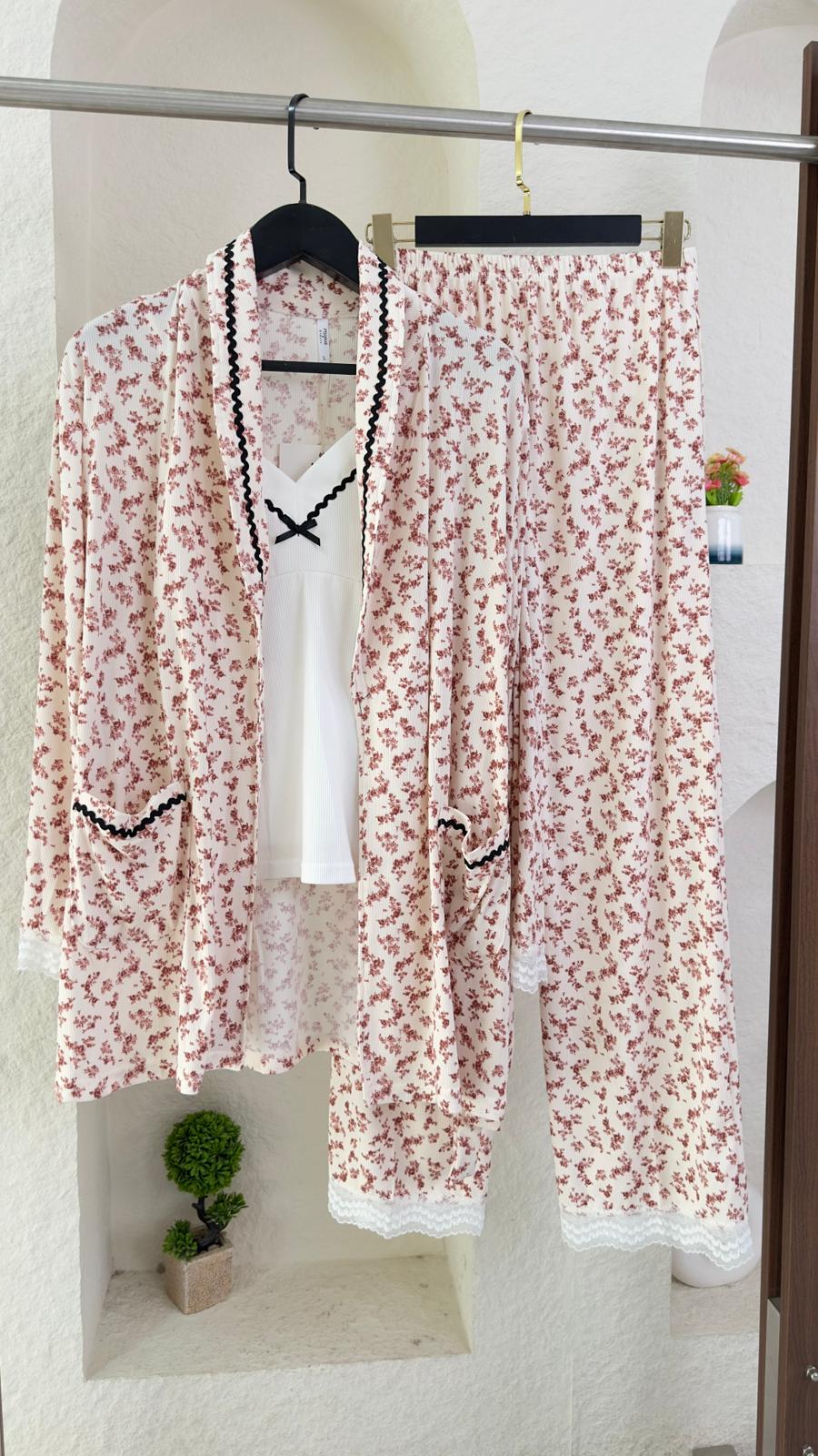 بيجامة نسائي