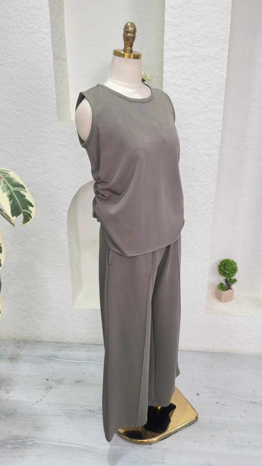 بدلة نسائي