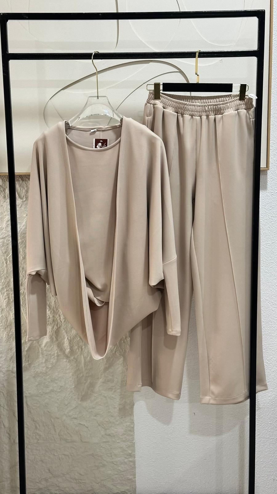 بدلة نسائي