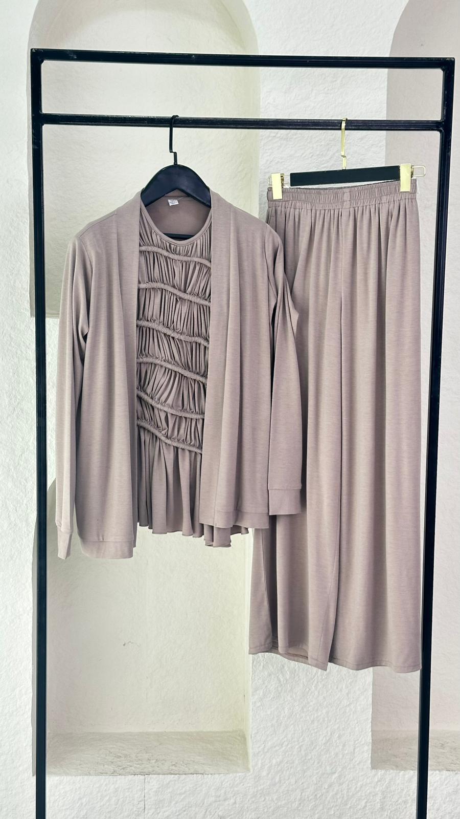 بدلة نسائي