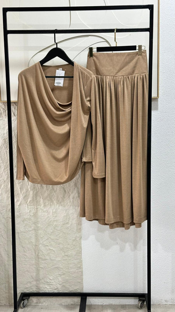 بدلة تنورة نسائي