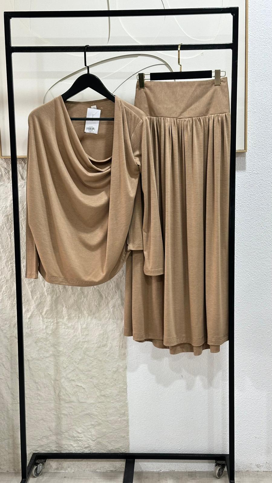 بدلة تنورة نسائي