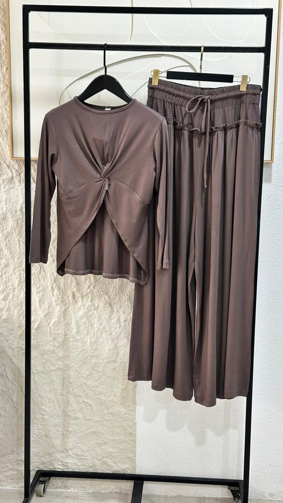 بدلة نسائي