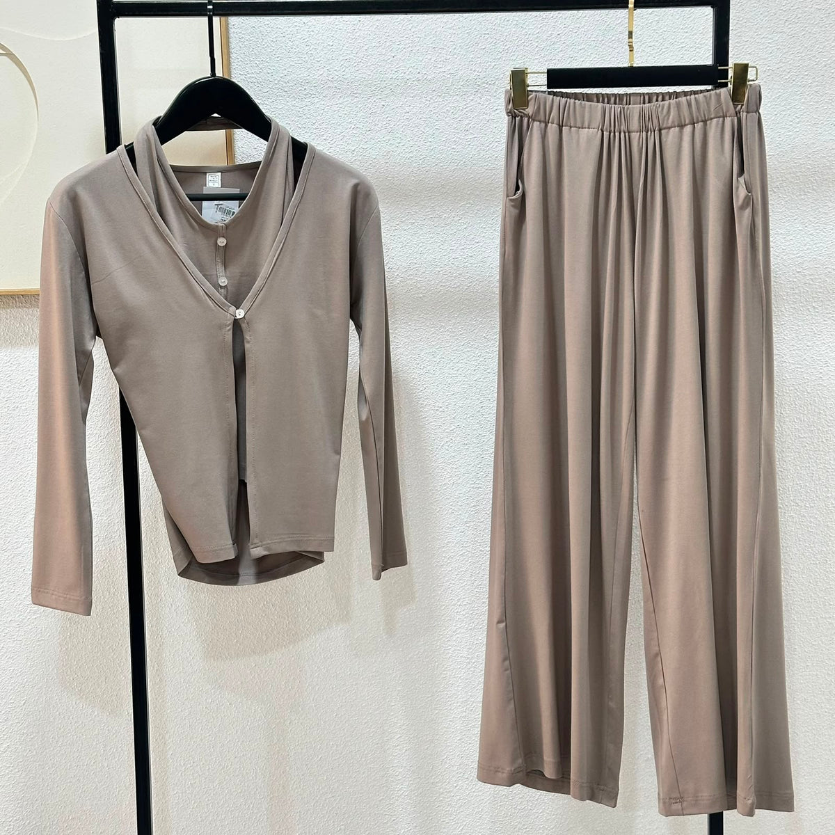 بدلة نسائي