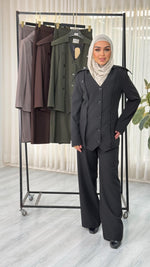 بدلة نسائى بتصميم عصري