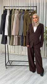 بدلة نسائى بقصة انثوية