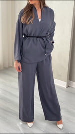 بدلة نسائي مزموم الخصر