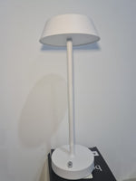 مصباح طاولة معدني قابل للشحن