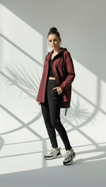 جاكيت نسائي بياقة مرتفعة قليلا