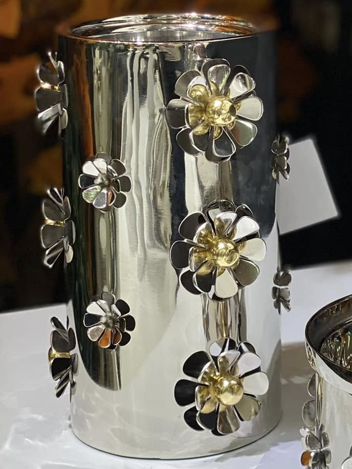 مبخرة فاخرة معدنية بزخارف ورد معدنية من ديفا ليدي