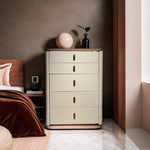 طاولة زينة مع مرآة مضيئة