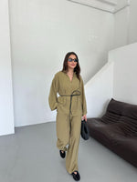 بدلة نسائي مزموم الخصر