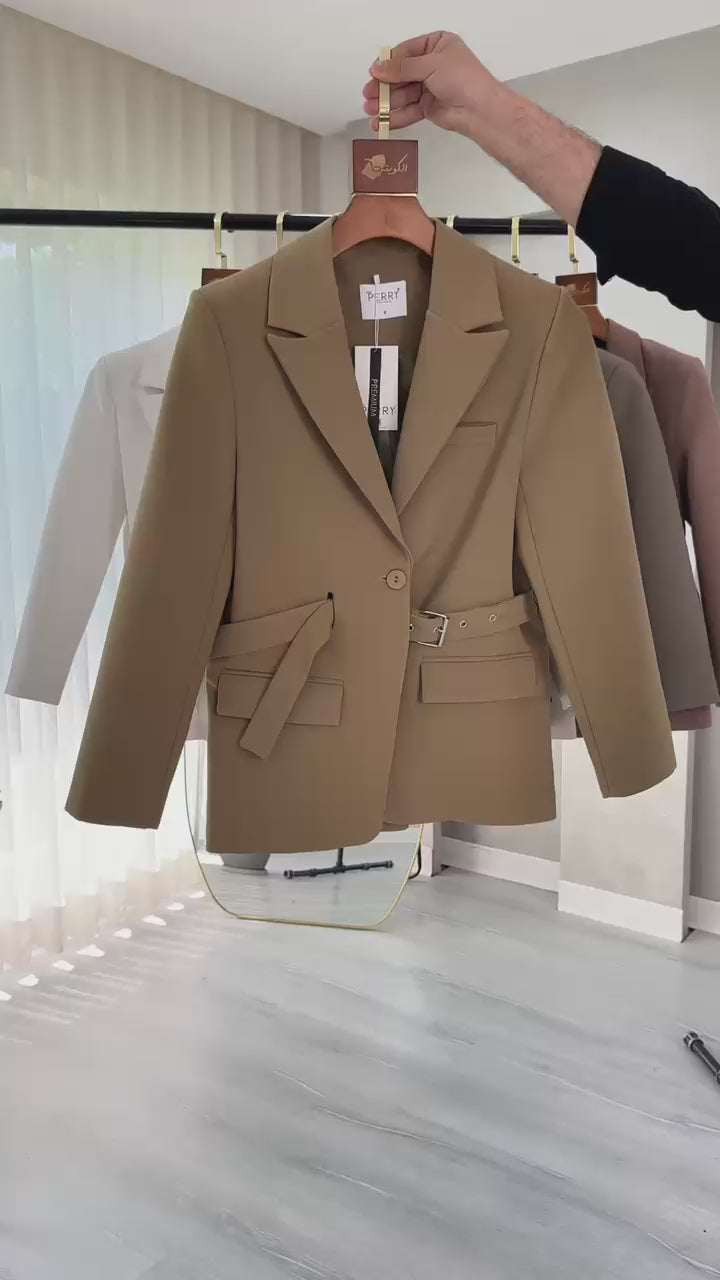 جاكيت نسائي بحزام