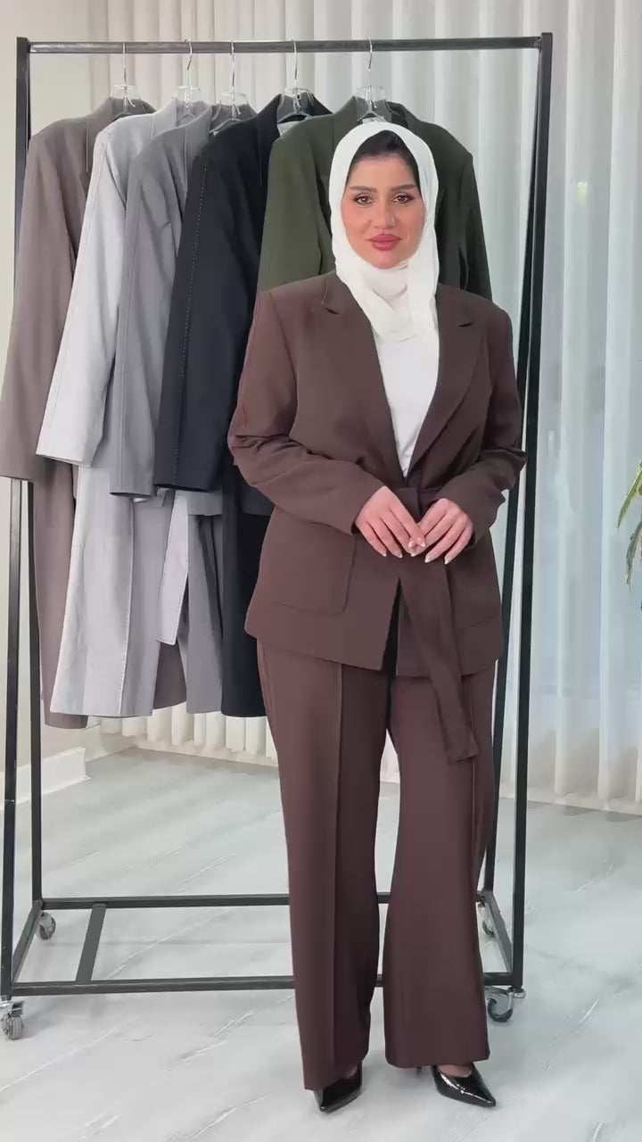 بدلة نسائي كلاسيكي
