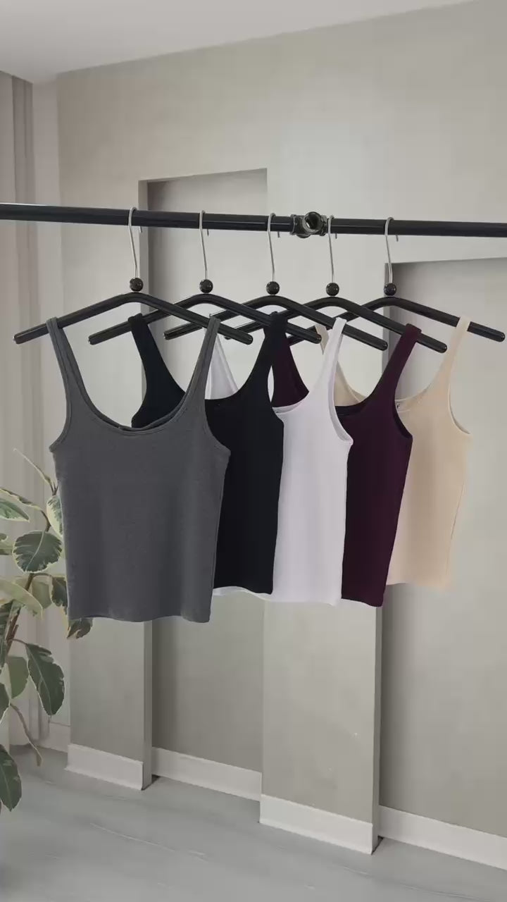 توب نسائي عملي