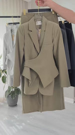 بدلة نسائى بقصة انثوية