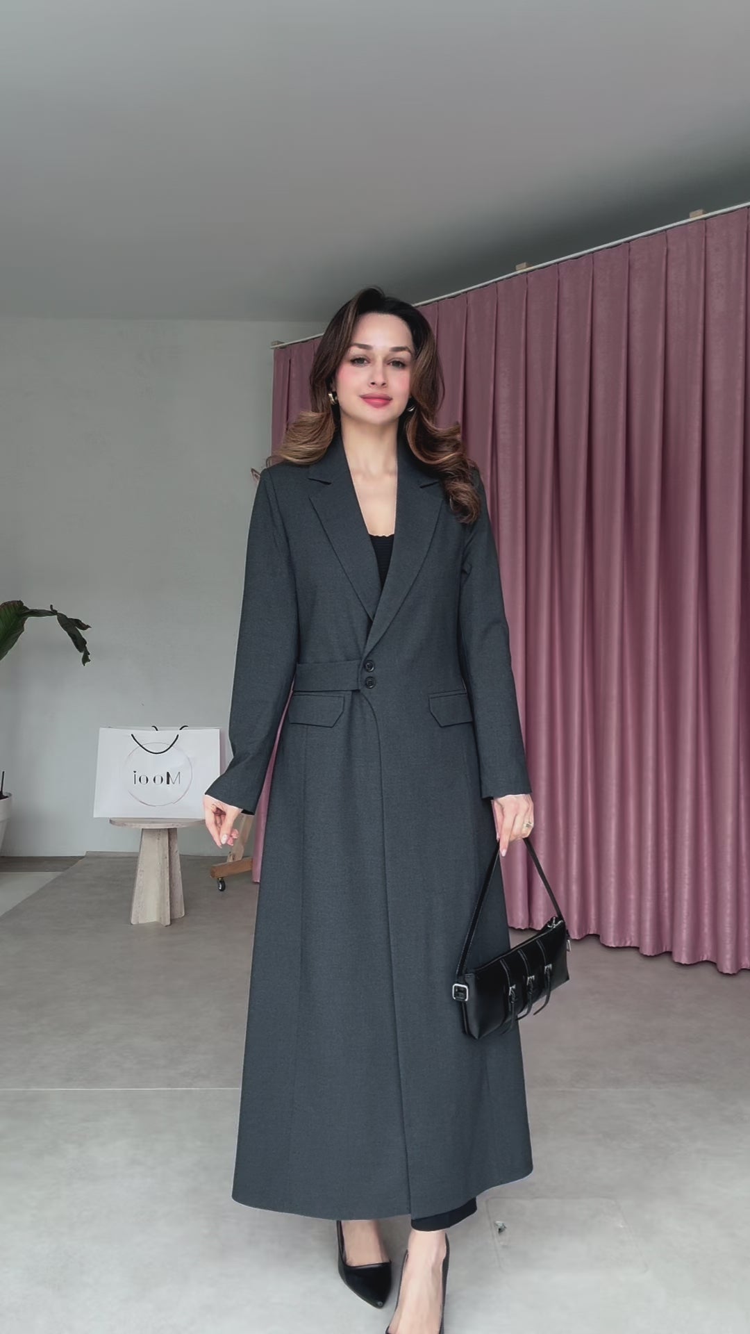 جاكيت نسائي بجيبين