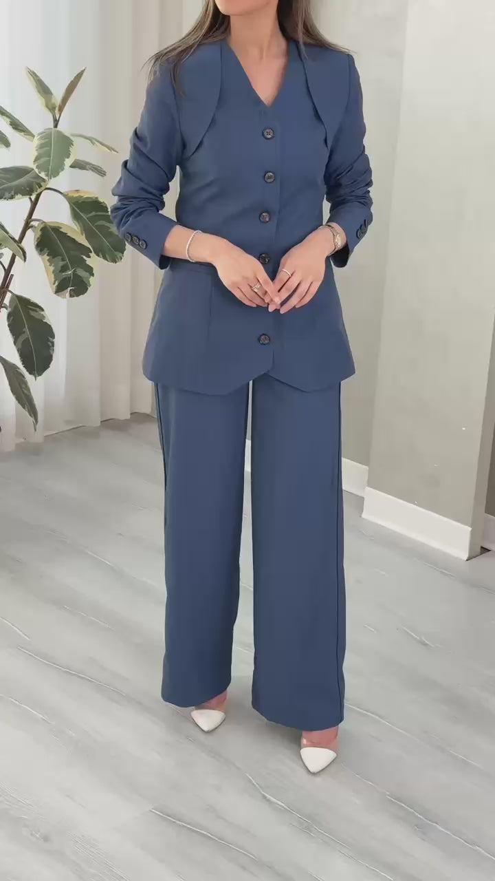 بدلة نسائى ازرار امامية