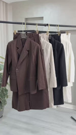 بدلة نسائي مغلق جانبياً