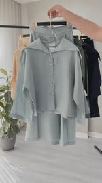 بدلة نسائي واسعة وفضفاضة