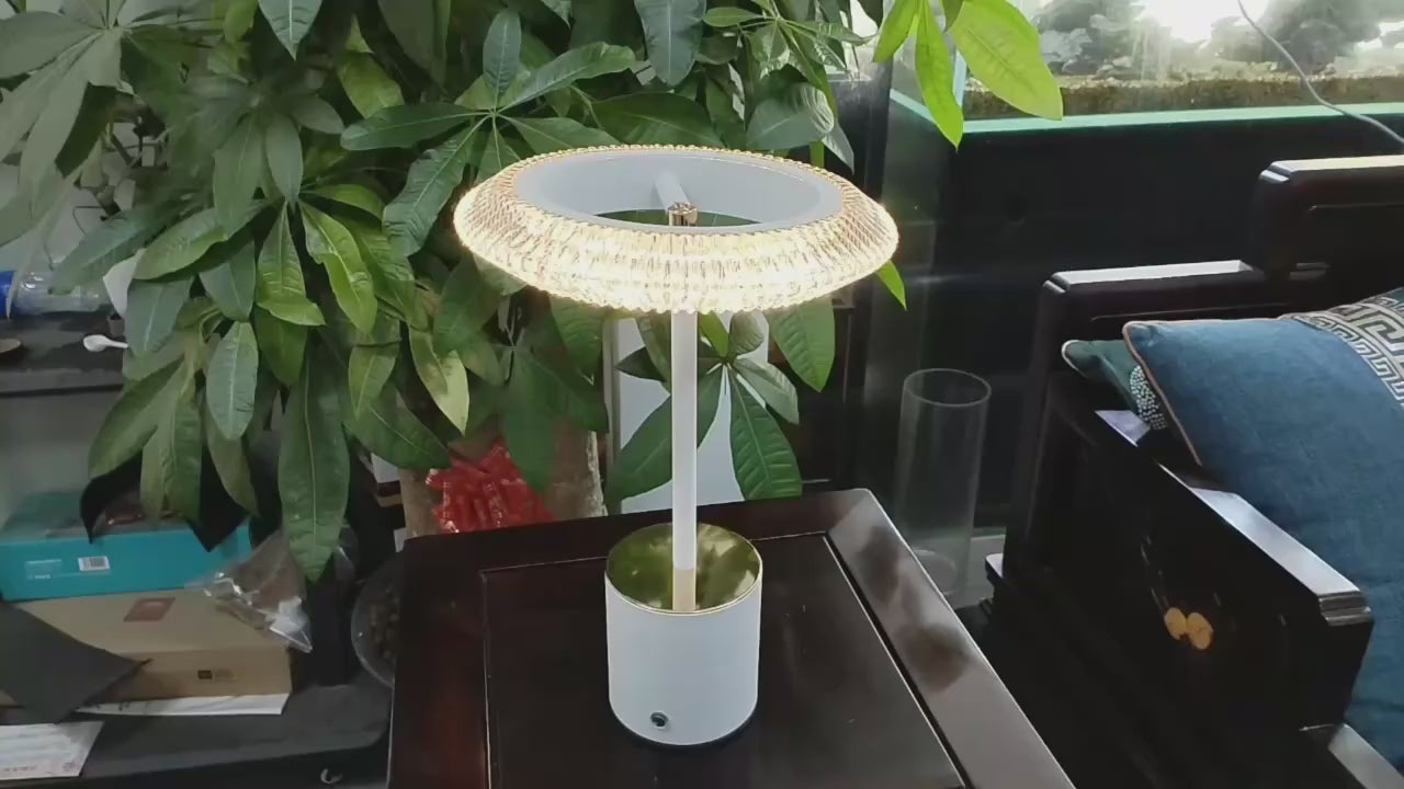 مصباح طاولة LED مزخرف يعمل باللمس
