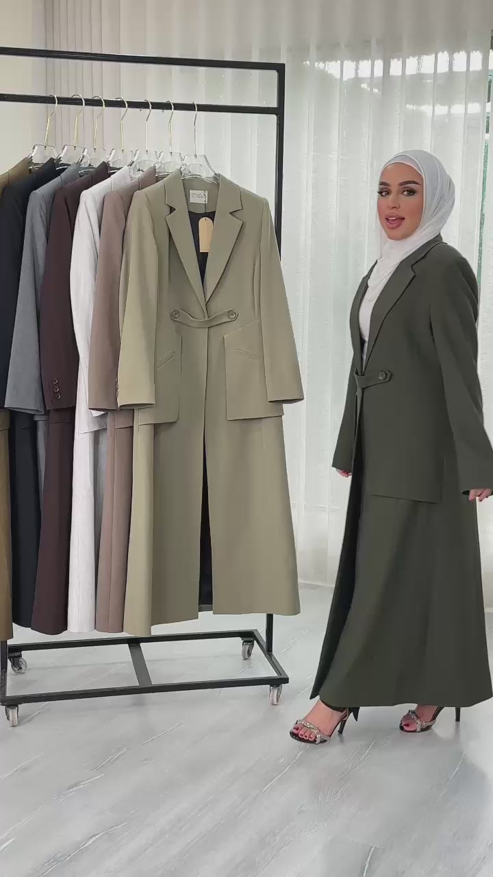 جاكيت نسائي بقص جانبية