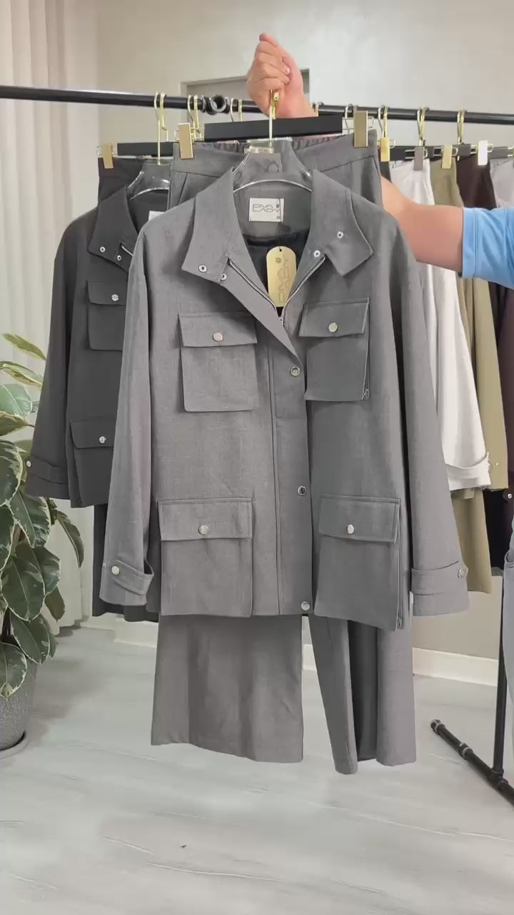 بدلة نسائي بجيوب كبيرة