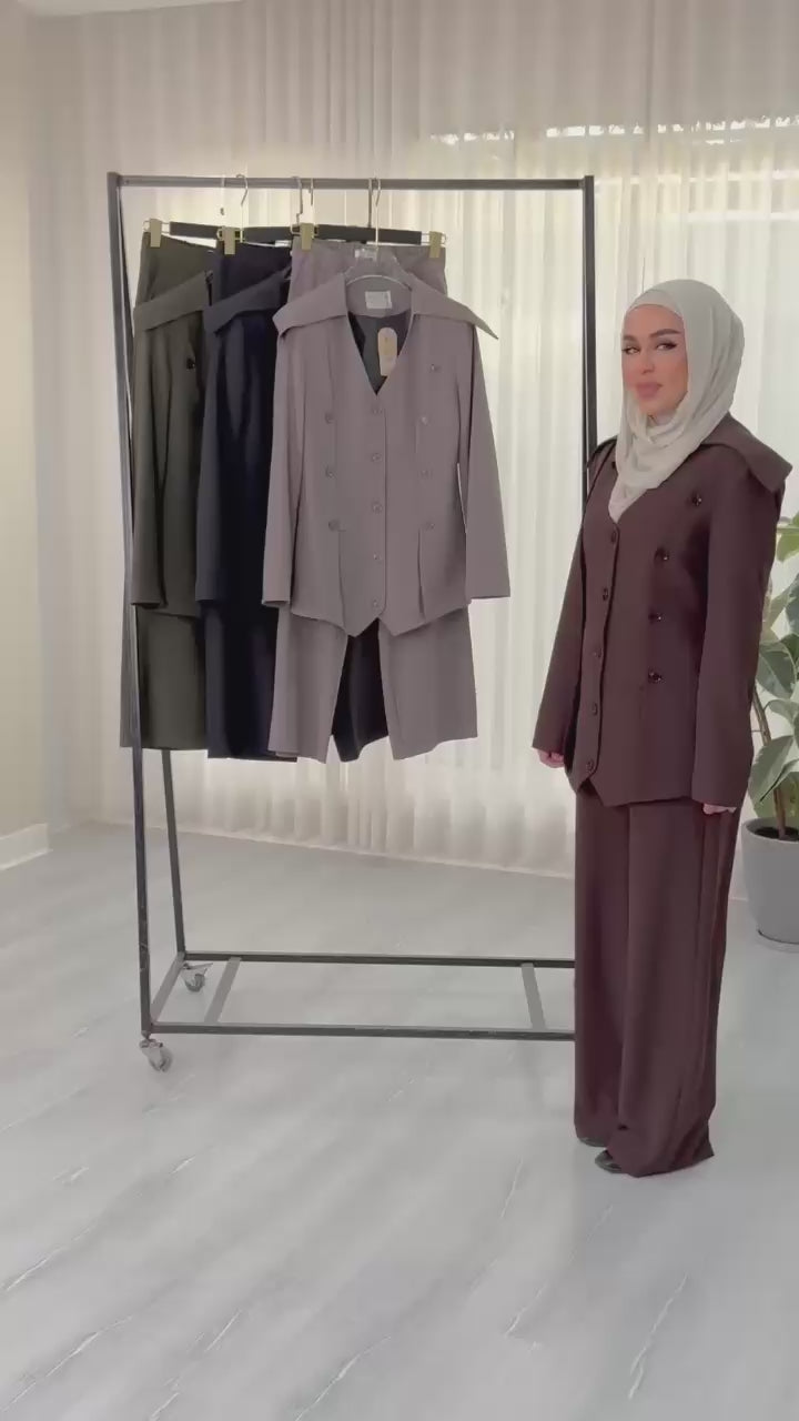 بدلة نسائى بتصميم عصري