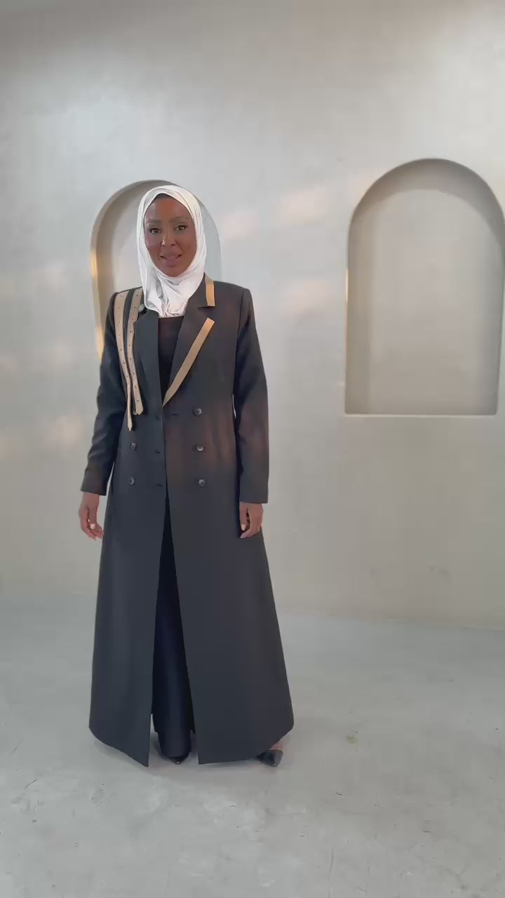 جاكيت نسائي مخطط من الصدر