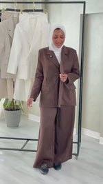 بدلة نسائي مغلق جانبياً