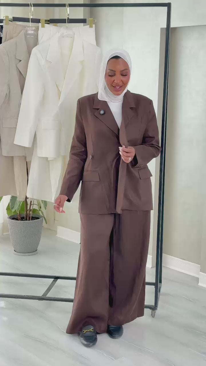 بدلة نسائي مغلق جانبياً