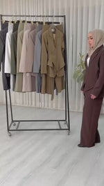 بدلة نسائى بقصة انثوية