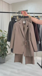 بدلة نسائي ربطة باكمام